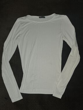 White Fox Boutique White Long-Sleeve Slim Crew Tee